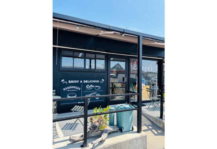 晴れた日にはテラス席でほっと一息